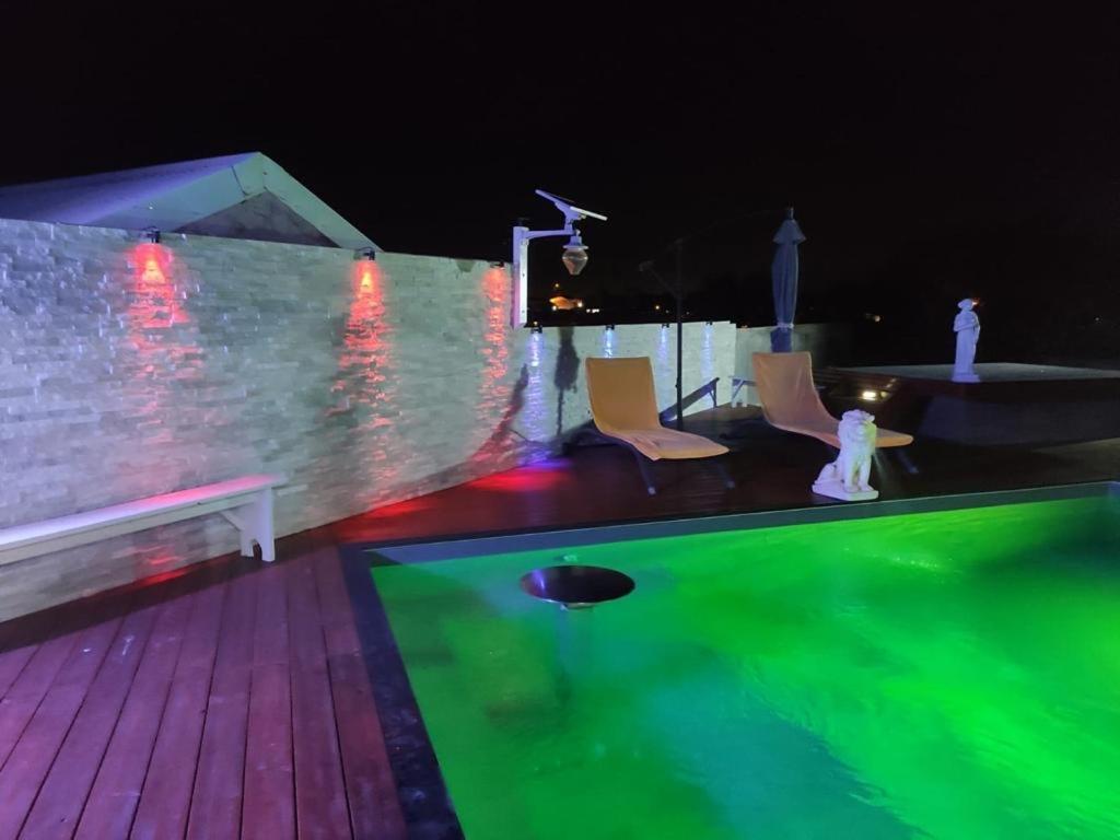 MALAKA F1 TOUT CONFORT Le Moule avec Piscine Extérieur photo