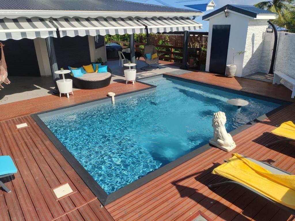 MALAKA F1 TOUT CONFORT Le Moule avec Piscine Extérieur photo