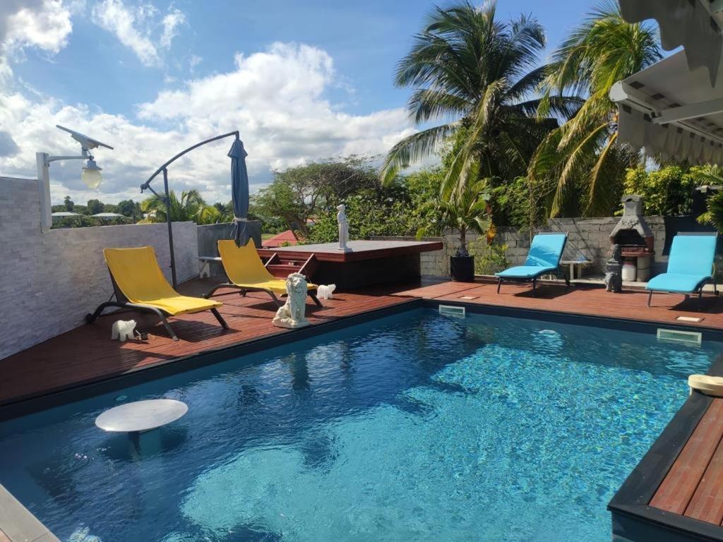 MALAKA F1 TOUT CONFORT Le Moule avec Piscine Extérieur photo