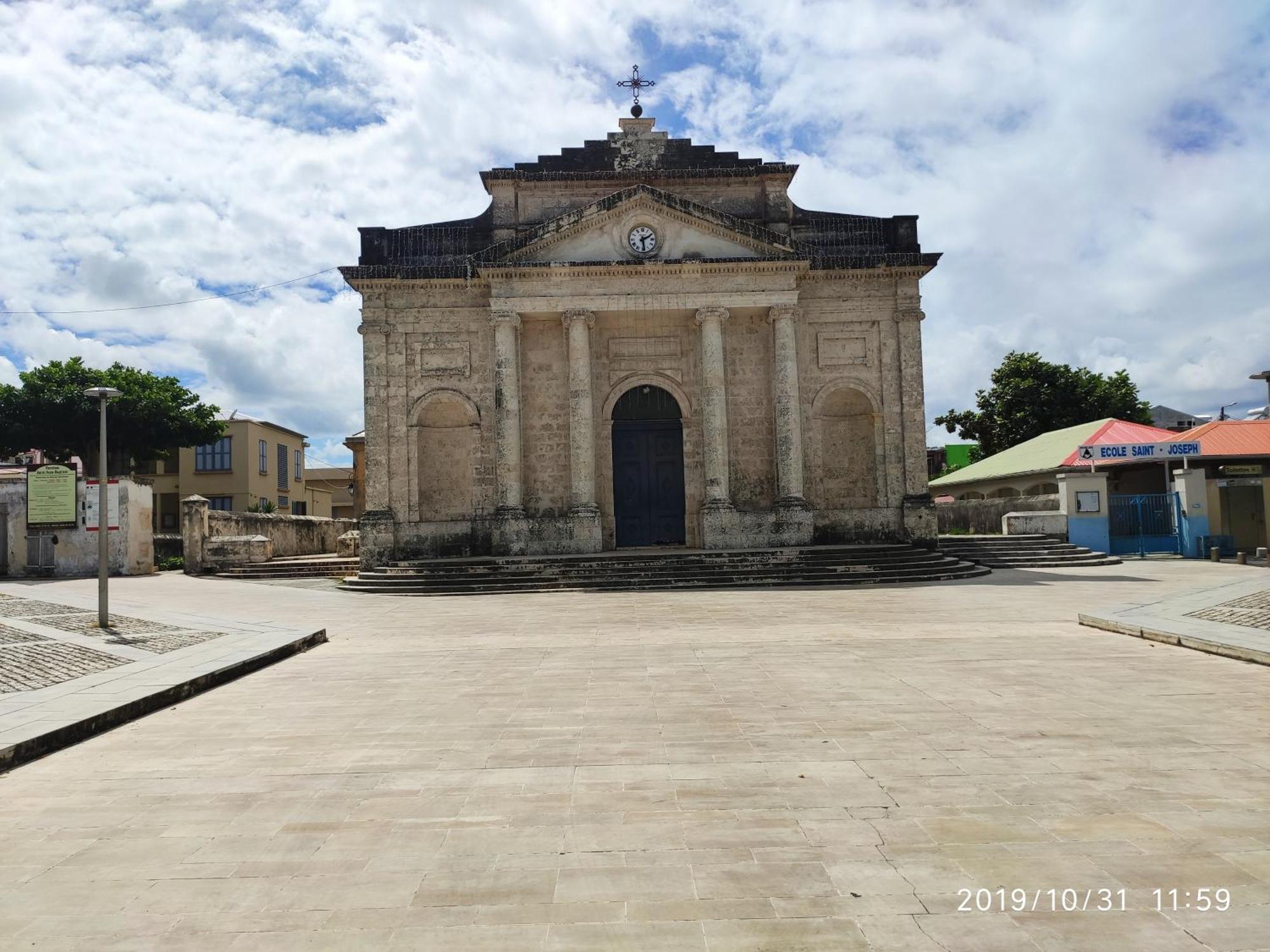 MALAKA F1 TOUT CONFORT Le Moule avec Piscine Extérieur photo