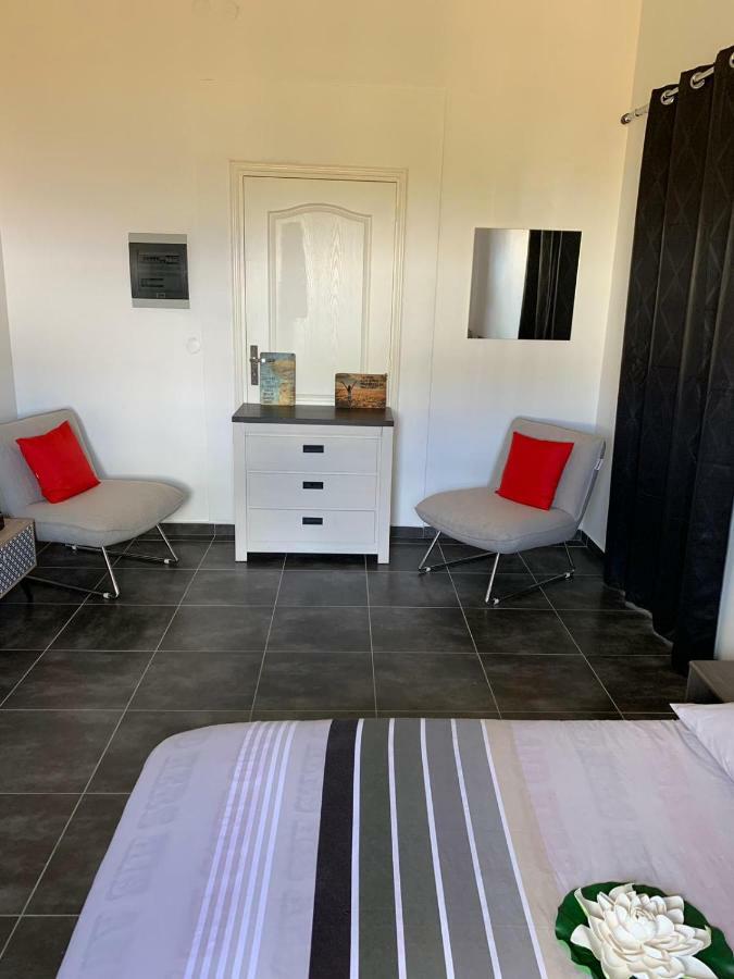 MALAKA F1 TOUT CONFORT Le Moule avec Piscine Extérieur photo